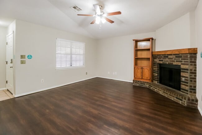 Foto del edificio - 12509 Ridgegate Rd