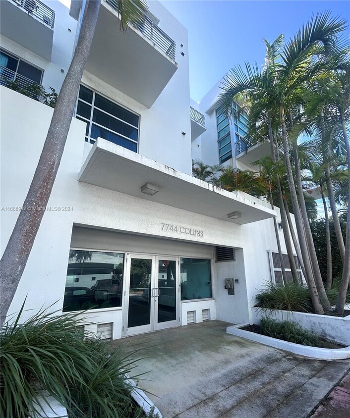 Foto principal - 7744 Collins Ave