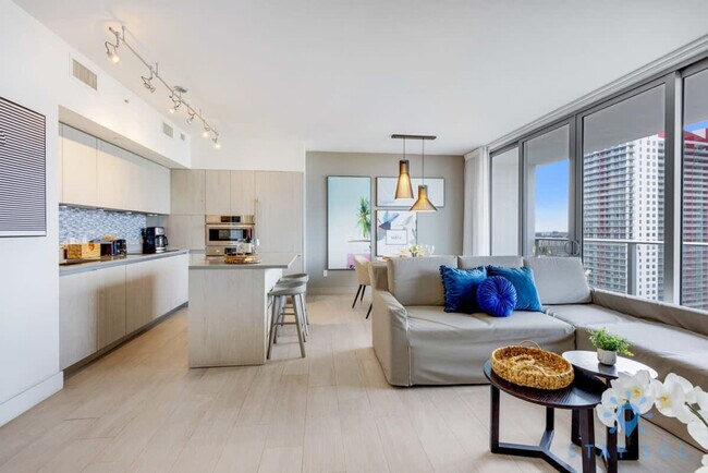 Building Photo - 4010 S Ocean Dr