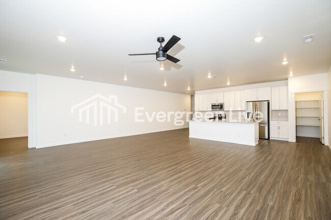 Building Photo - 214 Ravello St