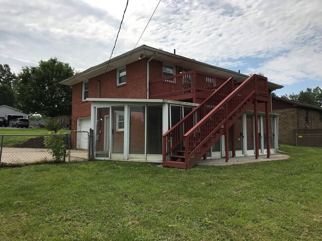 Building Photo - Move In Ready 3 Bedroom 2 Bath Home w/ Garage