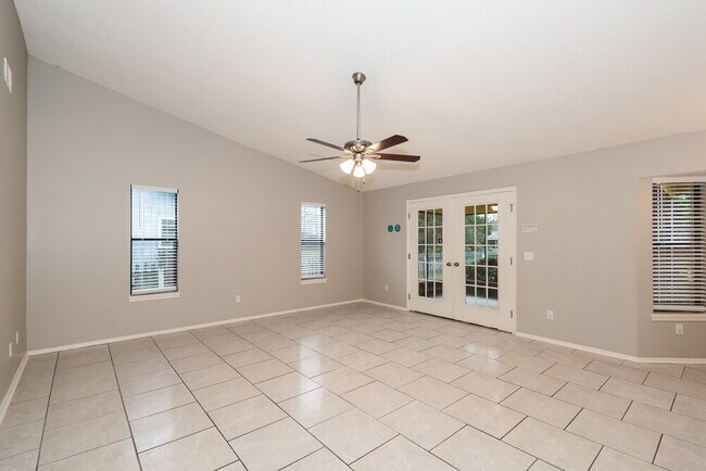 Building Photo - 574 Radnor Ln