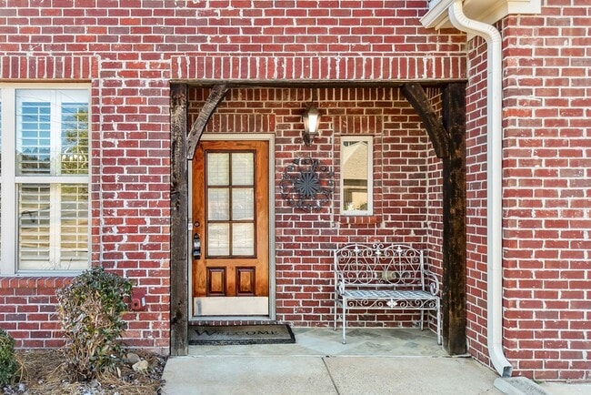 Building Photo - Looking for one-level living in one of Chelsea’s most-loved communities!