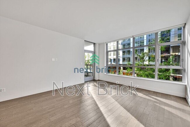 Foto del edificio - 588 Bell St