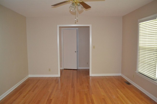 Building Photo - 1509 Raa Ave