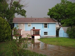 Building Photo - 1309 Buena Vista St
