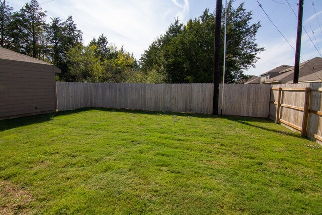 Foto del edificio - 5157 Lost Oak Dr