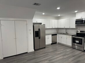 Building Photo - 9403 Madera Rd