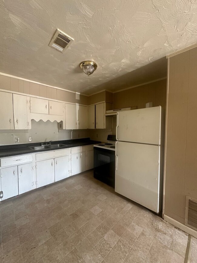 Building Photo - Franklin St. Duplex