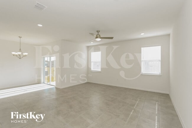 Building Photo - 531 Crown Rose Dr