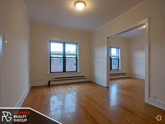 Building Photo - 820 W Waveland Ave