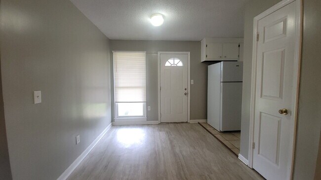 Foto del edificio - "Charming 2-Bed, 2-Bath Haven in Huntsville – Your Perfect Retreat Awaits!"