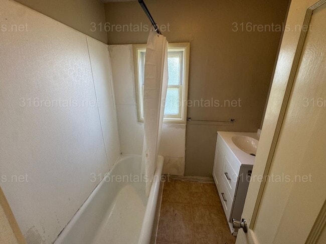Building Photo - 1101 Hoch