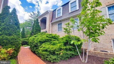 Building Photo - 10712 Kings Riding Way