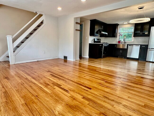 Foto del edificio - 140 1/2 Stuart Ave