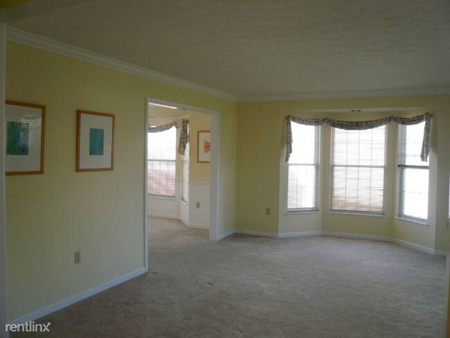 Building Photo - 4 br, 2.5 bath House - 1615 Country Club Dr