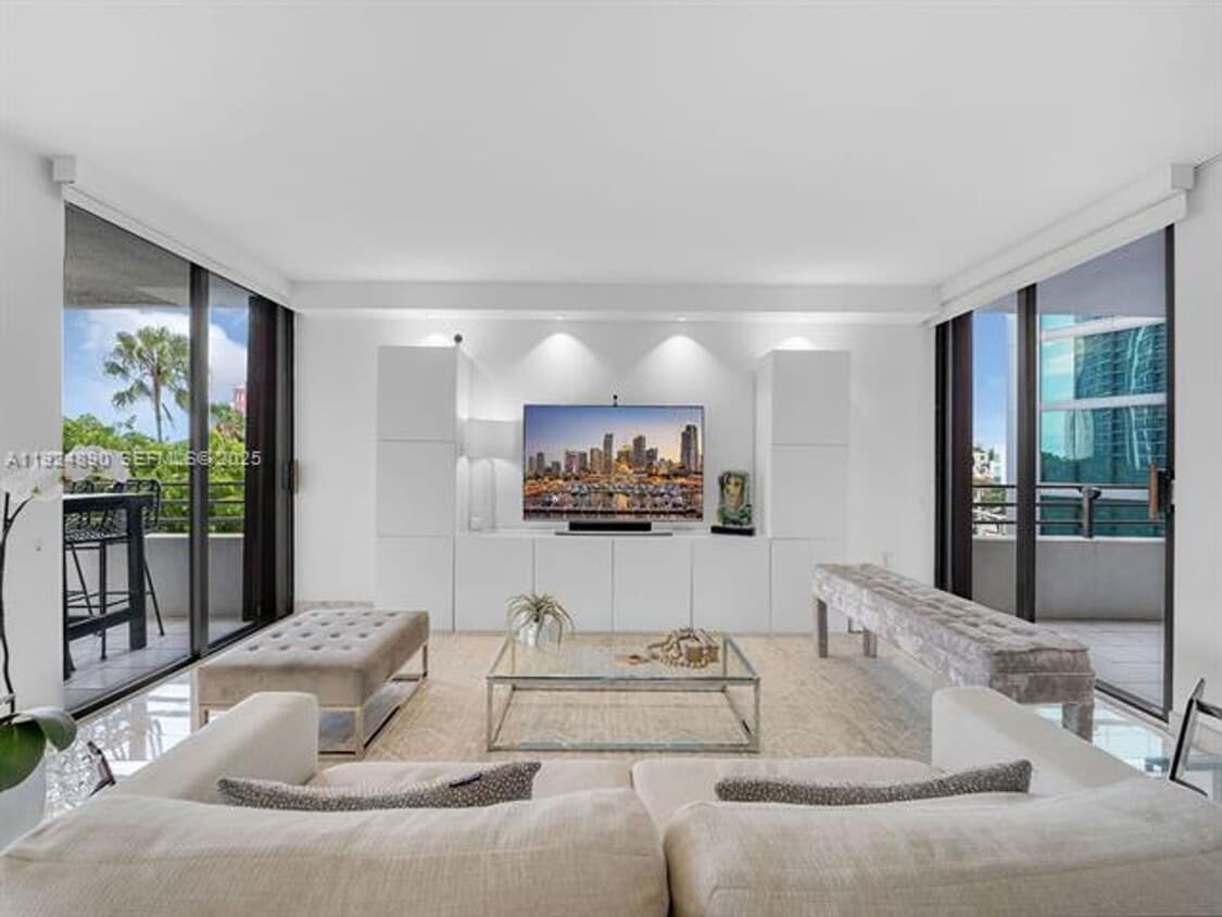 Photo - 151 SE 15th Rd unit 501  (A11924890)