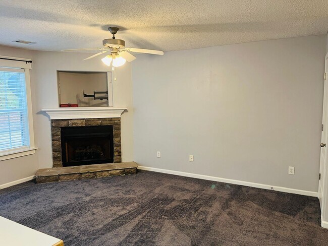 Foto del edificio - Wow! 3 bedroom 2.5 bathroom townhome in Co...