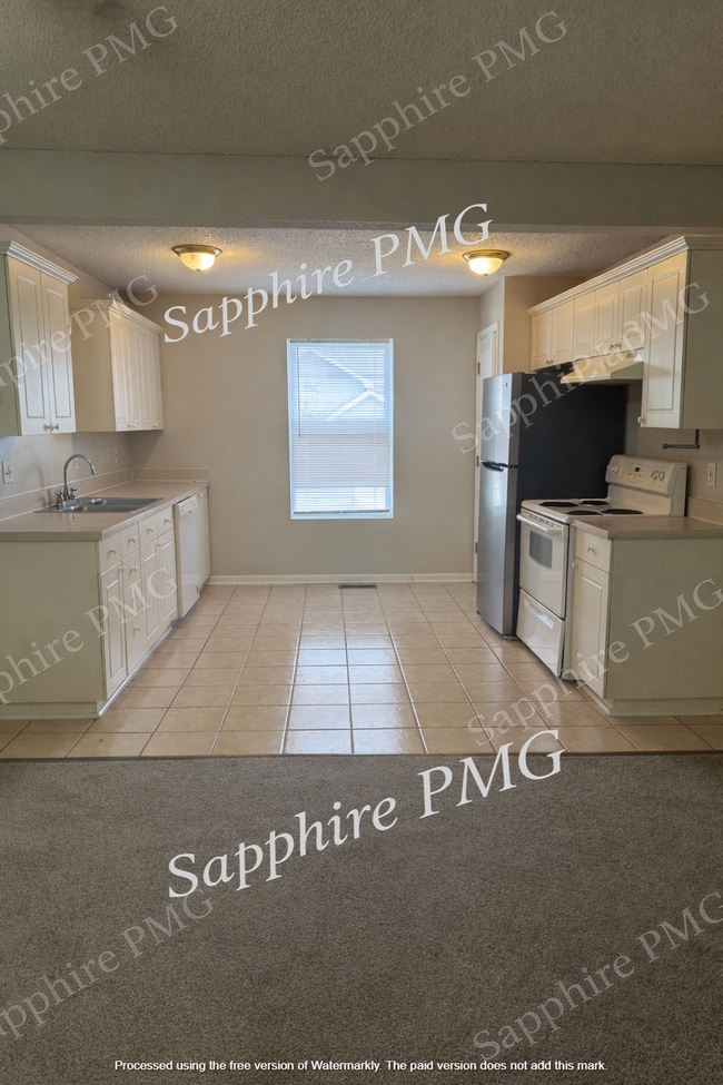 Building Photo - 5623 N Northwood Terrace