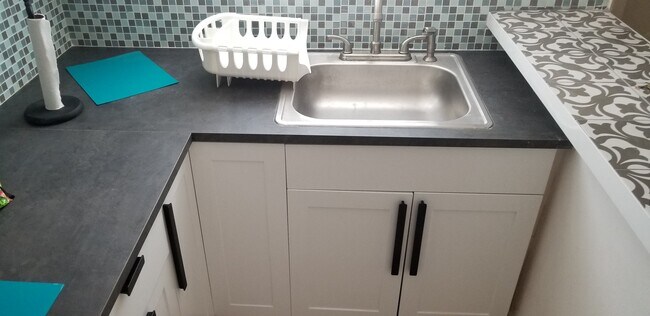 Building Photo - 615 NE 7th St