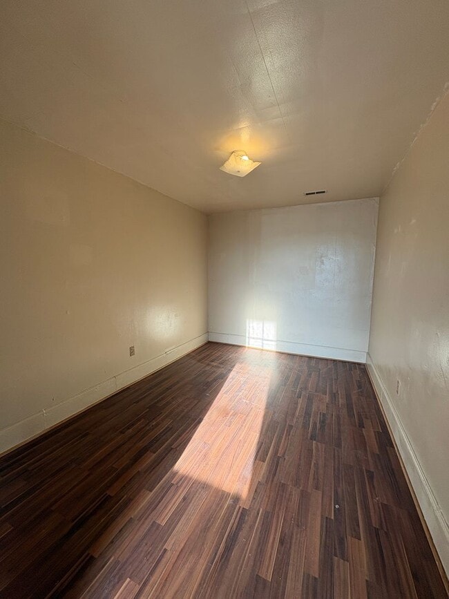 Photo - Two bedroom in Lynchburg! Located on the bus line! Townhome