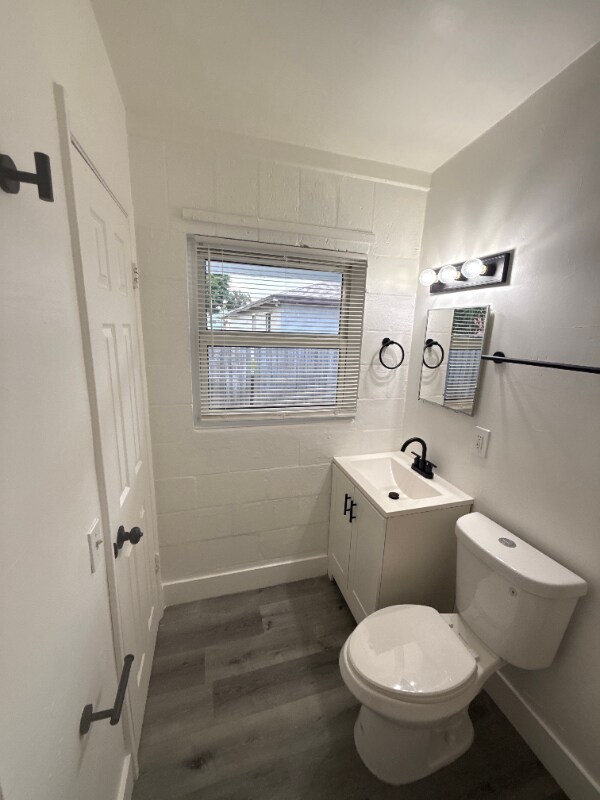 Building Photo - 320 NE 13th Ave