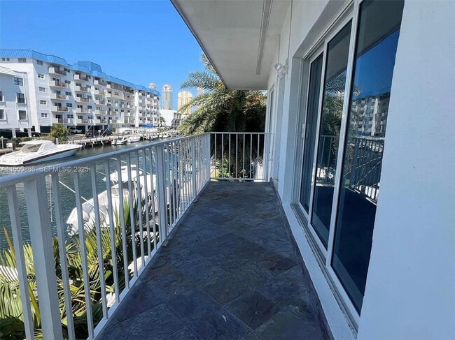 Foto del edificio - 3681 NE 170th St