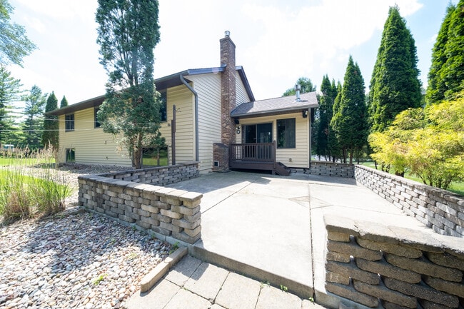 Building Photo - 17420 Barrington Ct