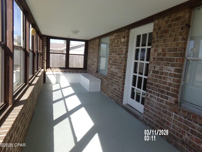 Foto del edificio - 6909 Winona St