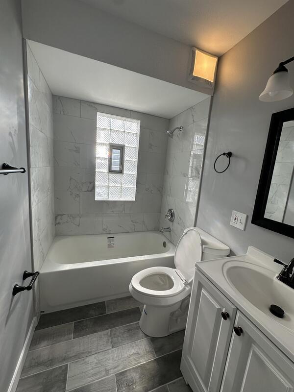 Foto del edificio - 18108 Oakwood Ave