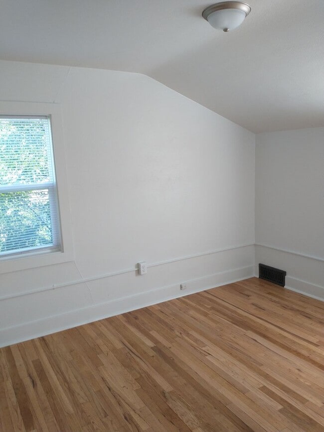 Building Photo - Block 4 Quincy Duplex