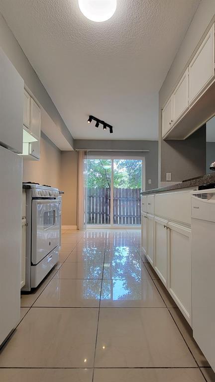 Building Photo - 1321 Southport Dr