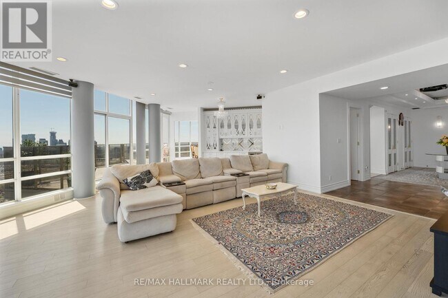 Building Photo - 704-45-3645 Kingsbridge Garden Cir