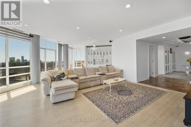 Photo du bâtiment - 704-45-3645 Kingsbridge Garden Cir