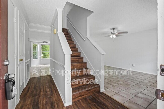 Foto del edificio - 517 Tuxedo Ct