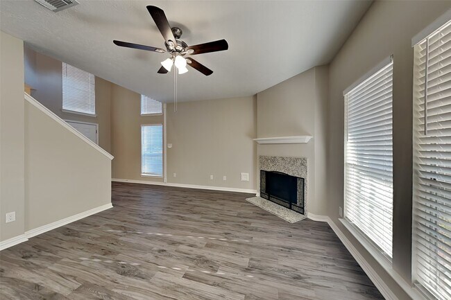 Foto del edificio - 15142 Red Cedar Cove Ln