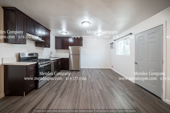 Building Photo - Clean & Updated 3 BD / 1 BA Apartment in R...