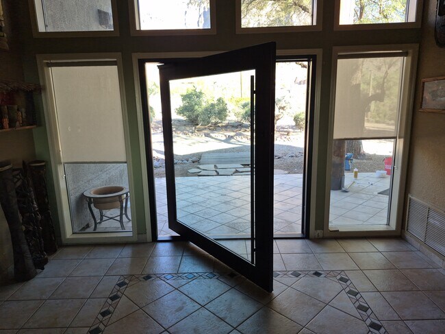 Foto del edificio - 2620 N Prospectors Rd