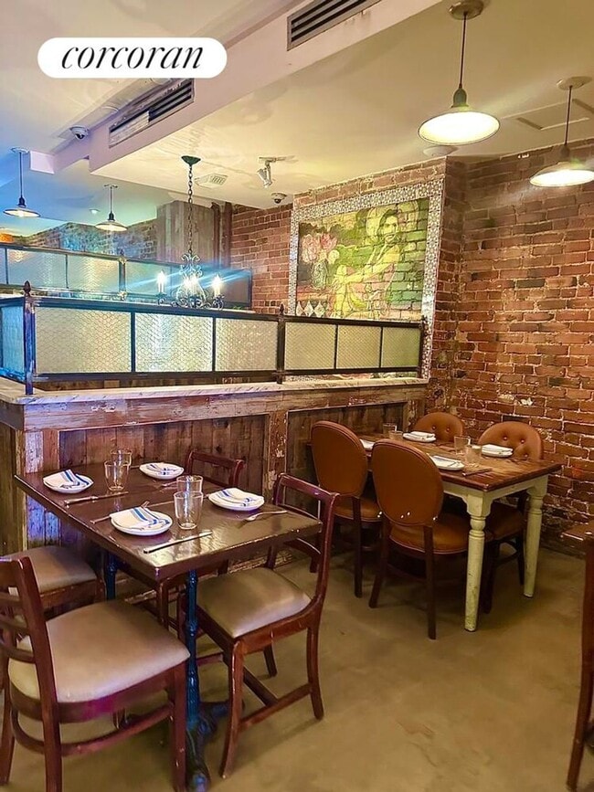 Building Photo - 802 9th Ave