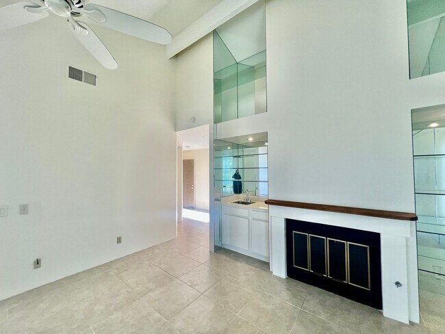 Foto del edificio - AVAILABLE NOW!! 2 Bedroom 2 Bathroom + Den Home in Palm Desert!!