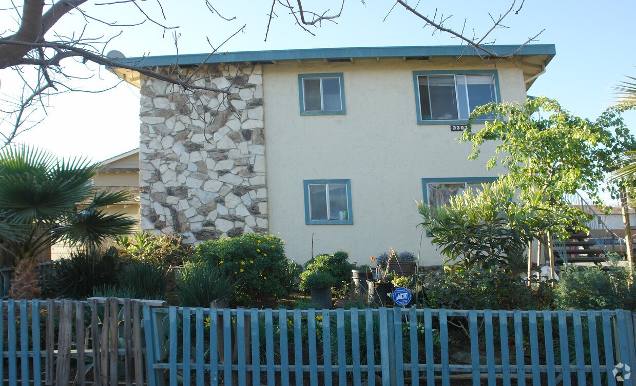 Building Photo - 3202 Williamsburg Dr
