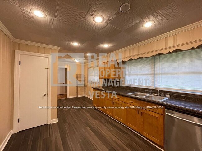 Building Photo - Centrally Located with Wooded, Secluded Lot