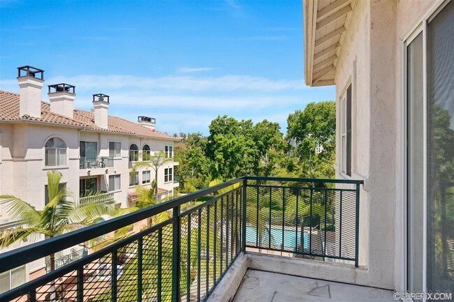 Building Photo - 680 Camino De La Reina