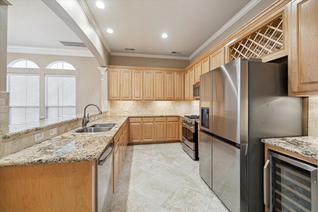 Building Photo - 5413 Lillian St