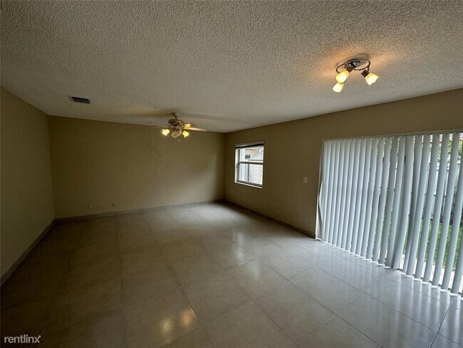 Building Photo - 3 br, 2.5 bath House - 4531 NW 60th Ln