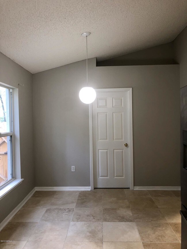 Foto del edificio - 3286 Carlotta Road