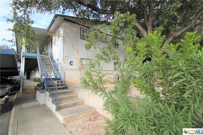 Building Photo - 661 Floral Ave