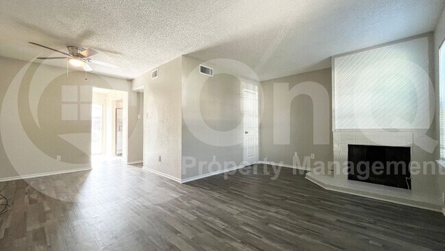 Building Photo - 2117 Fleur De Lis Ct
