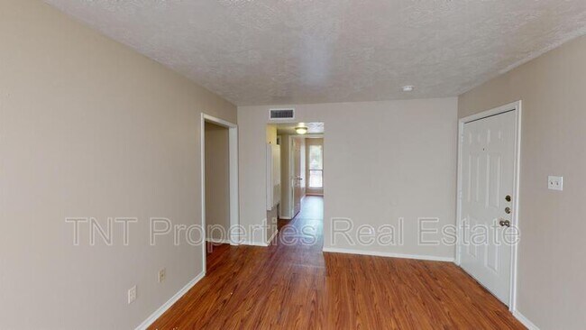 Building Photo - 306 Manuel Dr