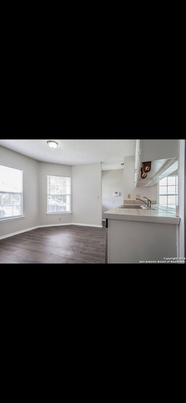 Foto del edificio - 4005 Sun Harbour Dr